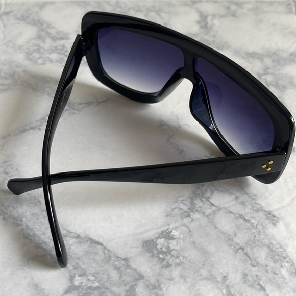 Sunglasses - Picture 3 of 5